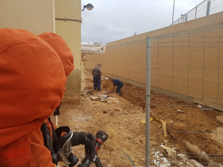 Desallotjat un colÂ·legi d'AlgemesÃ­ a causa d'una fuga de gas en unes obres properes