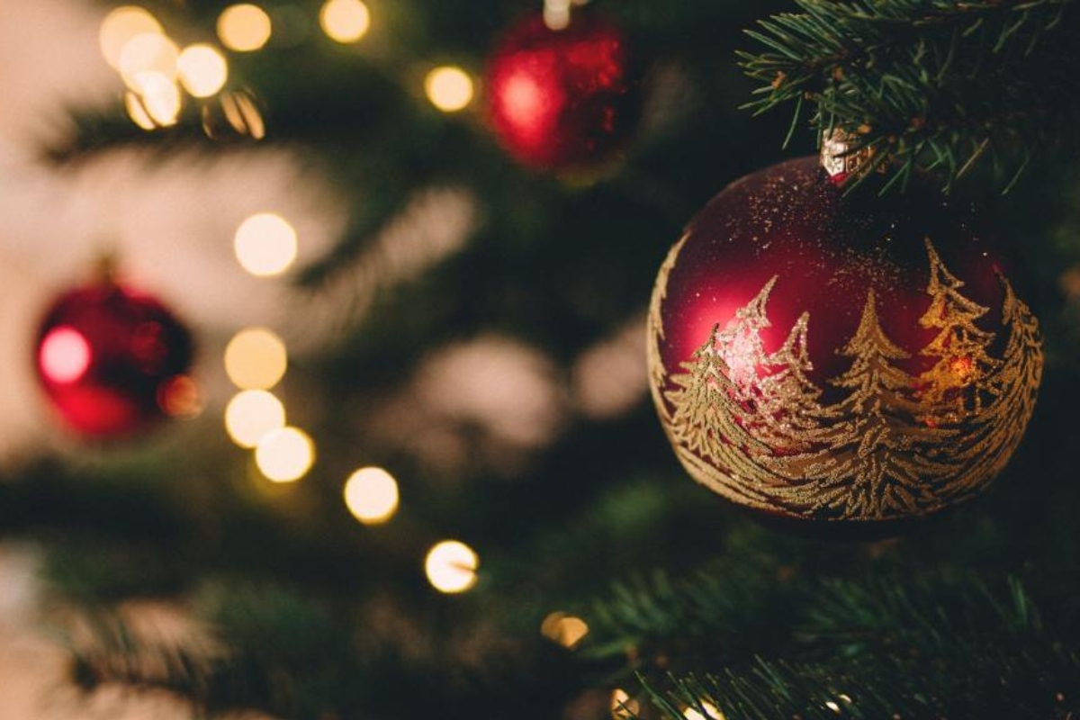 Imatge d'un arbre de Nadal amb llums