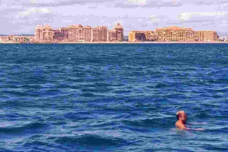 Exhibicionista mar a dins fugint de la policia en Alboraia