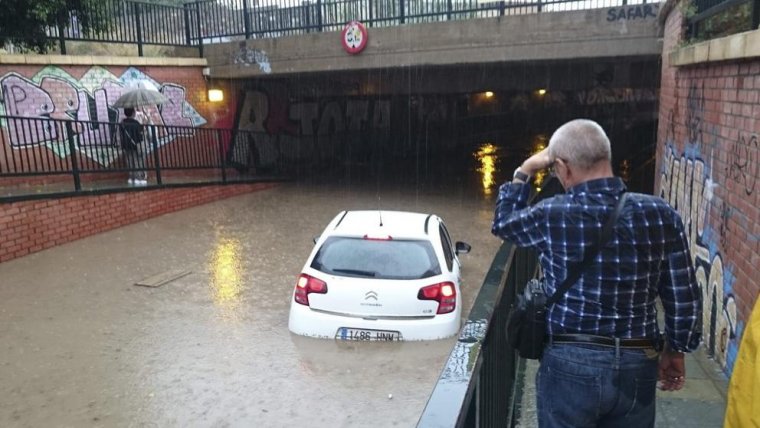 Esta semana ha sido habitual ver coches atrapados en zona inundadas