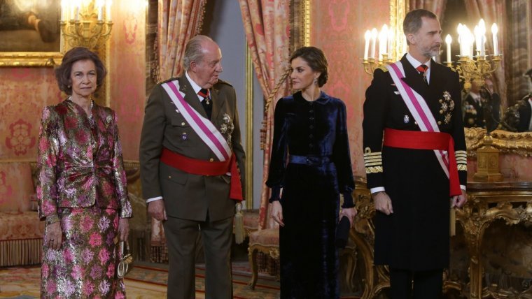 El rei Felip i la reina Letizia al costat dels reis emÃ¨rits Juan Carlos i SofÃ­a a la Pasqua Militar del 2018