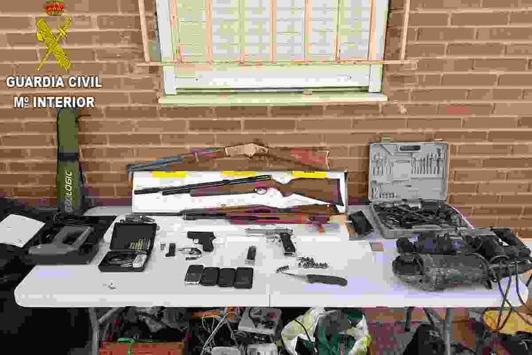 Armes confiscades en Llombai