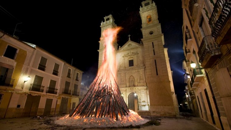 Imatge d'arxiu de la foguera de Sant Antoni de Canals