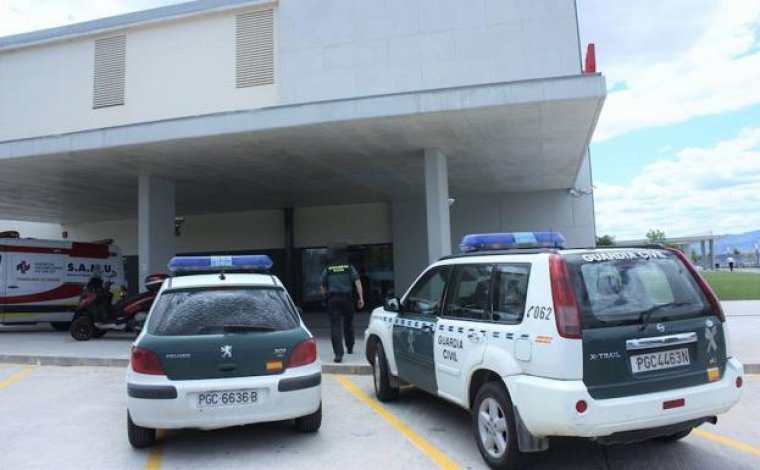 Detingut un conductor d'un autobús escolar baix els efectes de la cocaïna quan transportava xiquets a Requena