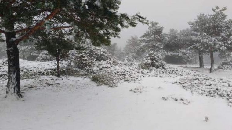 La Puebla de San Miguel rep la primera nevada de la temporada