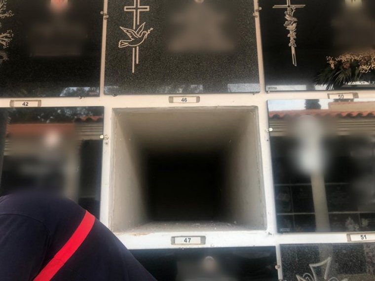 El mort fals en el nínxol 46 del cementeri de Vall d'Uixó després de la làpida amb nom fantasma