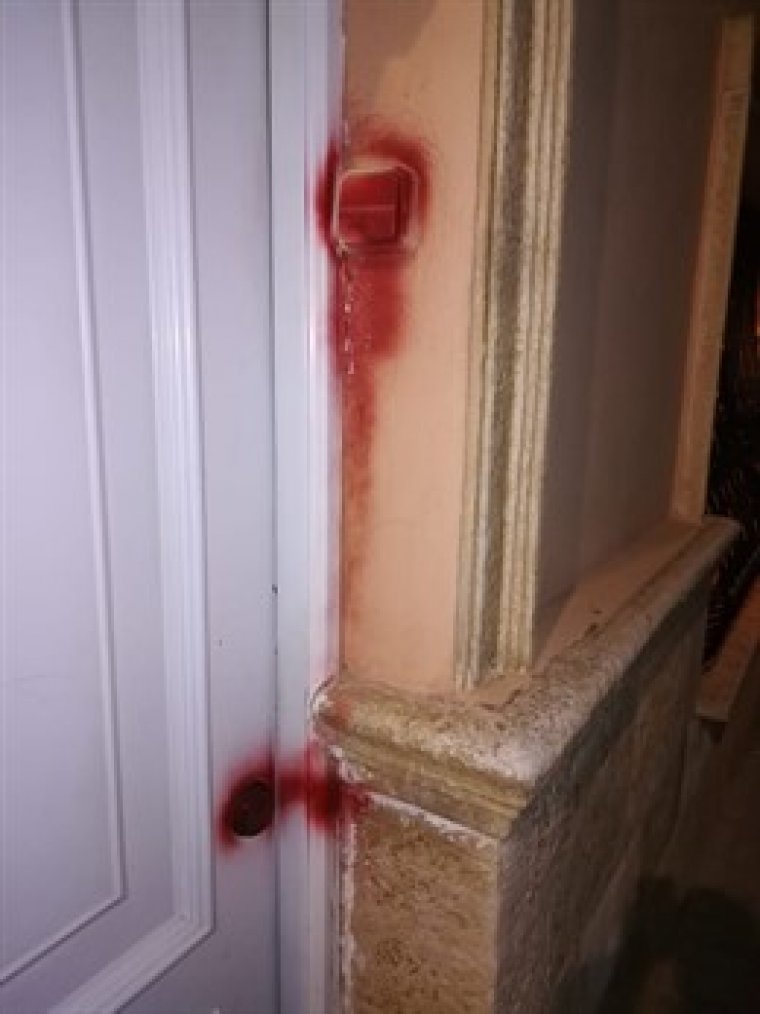Apareixen pintades en la casa de l'alcalde de l'Alcúdia de Crespins