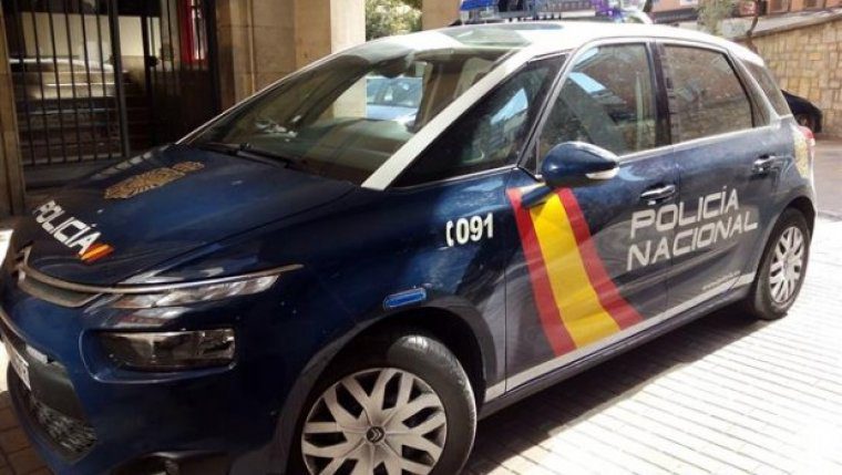 La Policia Nacional deté a un jove per simular haver sigut víctima d'un robatori per cobrar el segur