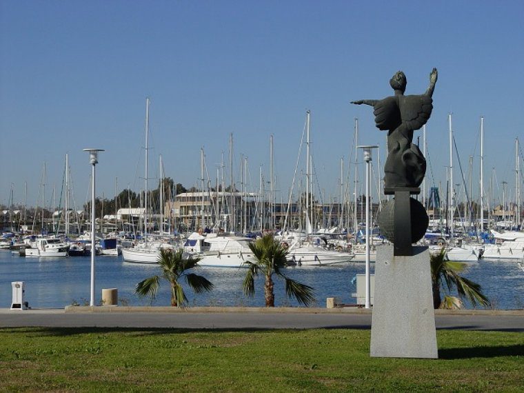 Troben un cadàver en el mar prop del Club Nàutic de València