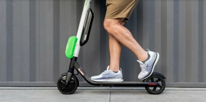 Patinet de l'empresa Lime