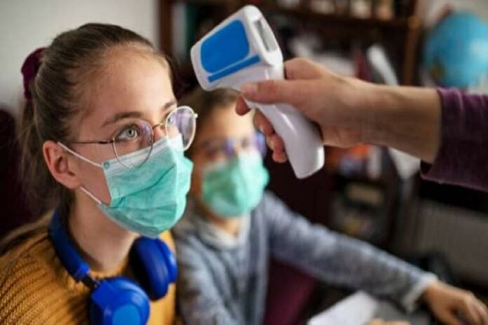 Agafada de temperatura a un xiquet Agafada de temperatura a un xiquet