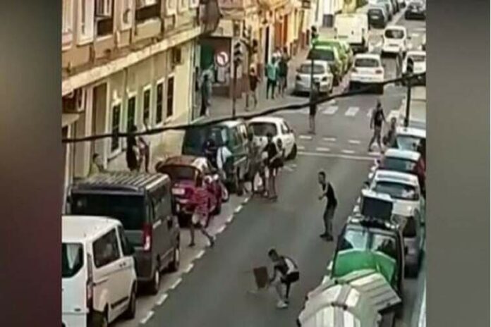 Baralla multitudinària en el barri d'Orriols, a València Baralla multitudinària en el barri d'Orriols, a València