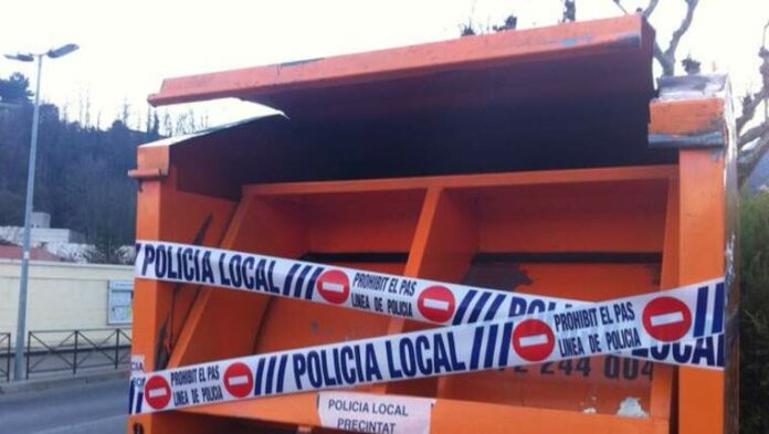 Un jove mor en quedar atrapat en un contenidor de roba en Arbúcies