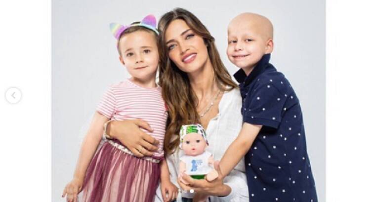 Sara Carbonero llança un ninot per lluitar contra el càncer infantil