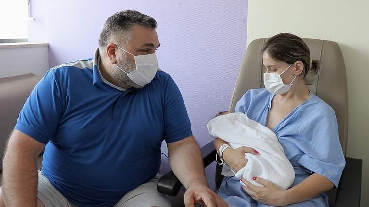 Mare amb coronavirus i el seu bebé nascut al Hospital la Fe de València