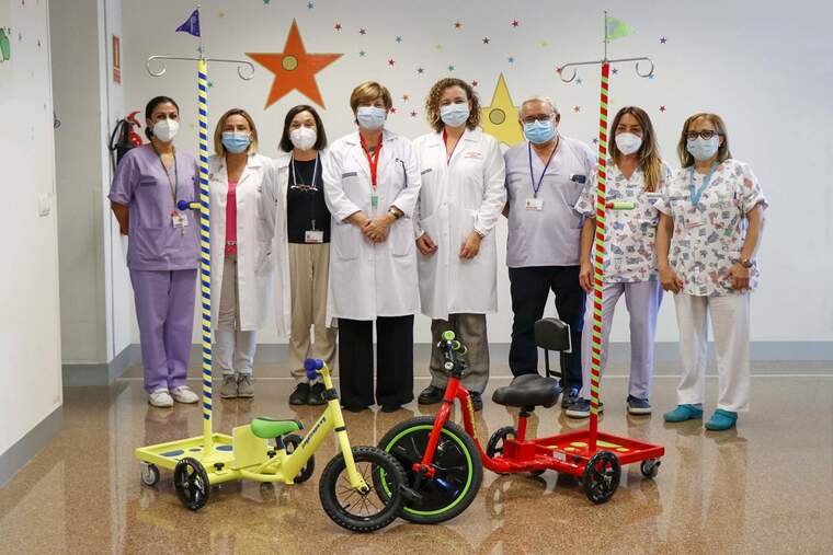 Jugateràpia dona 'kicicles' als xiquets d'oncologia infantil de la Fe