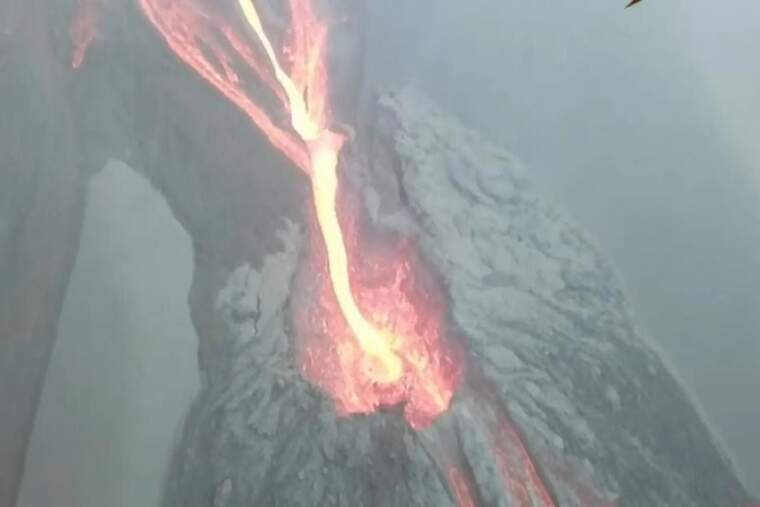Es forma un llac de lava que rota en espiral en el volcà de la Palma