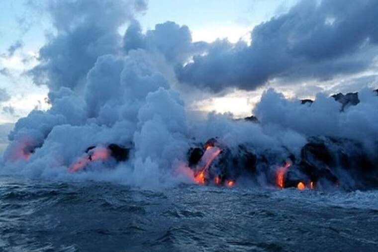 Bugades de lava arriben a la mar