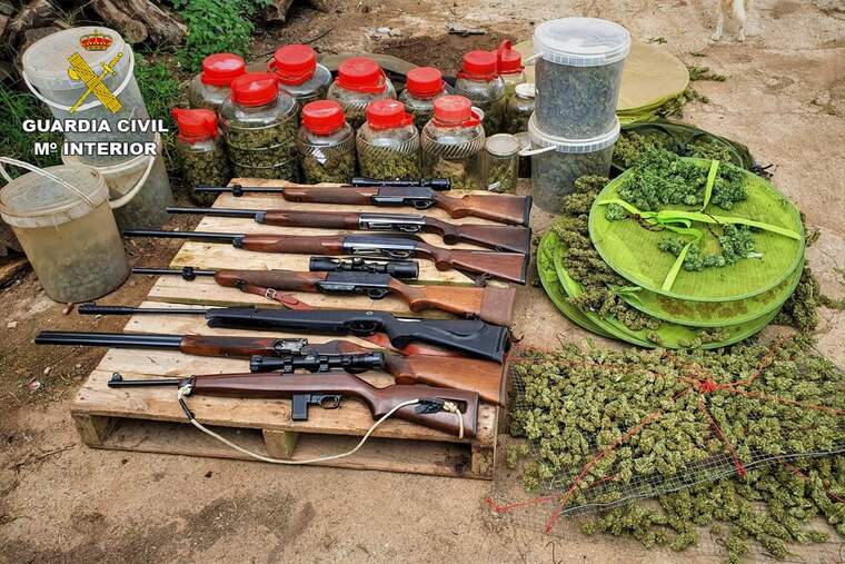Armes i marihuana confiscada per la Guàrdia Civil