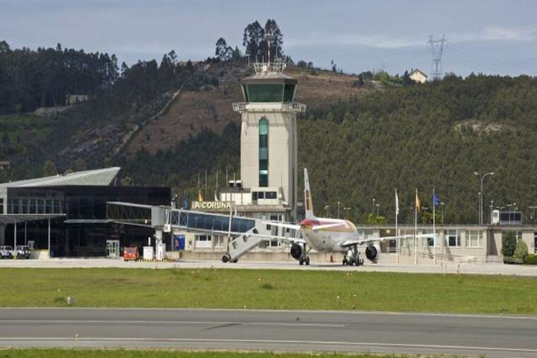 Alarma en l'aeroport d'Alvedro per una amenaça de bomba en un vol procedent de Bilbao
