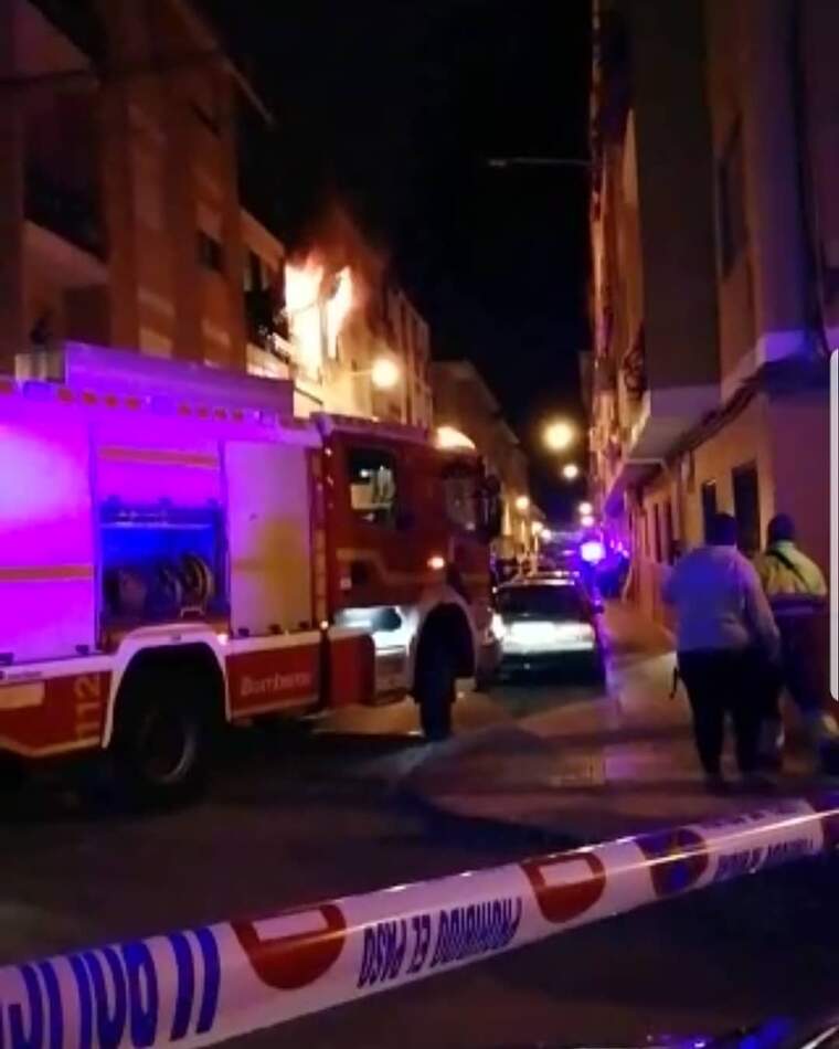 L'incendi s'ha produït en un edifici del carrer del Pintor Luis García