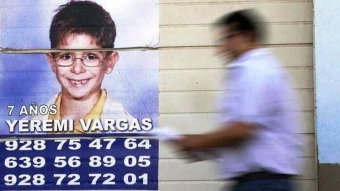 Cartell de cerca del xiquet desaparegut Yéremi Vargas.