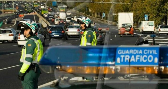 Agentes de la Guardia Civil de Tráfico