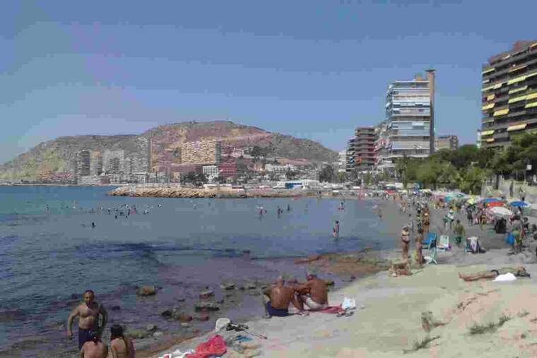 Els fets s'han produït en la platja de l'Almadrava d'Alacant