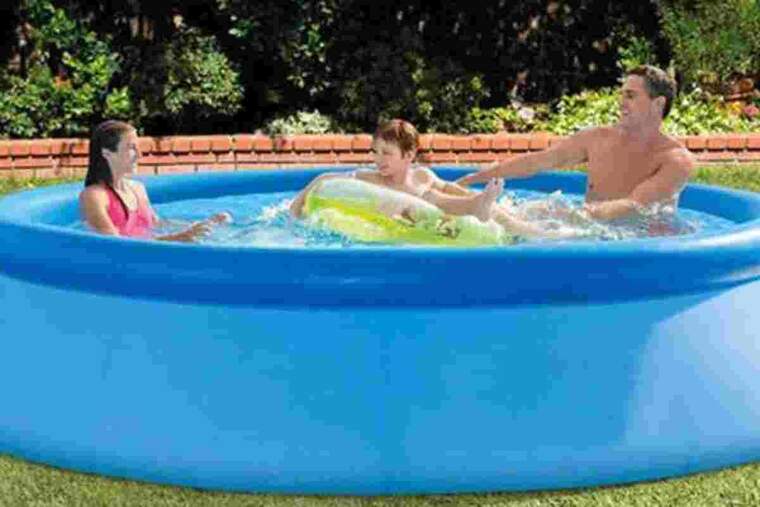 Els experts desaconsellen posar piscines portàtils en les terrasses