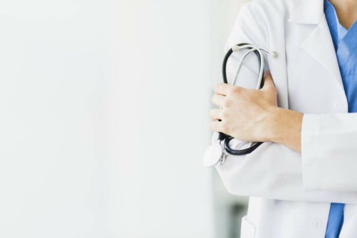 Els col·legis han defensat també que cal protegir al personal sanitari de les agressions