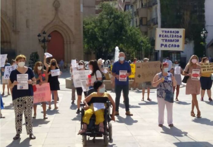 Treballadores del Servei d'Ajuda a Domicili (SAD) de Castelló reclamen cobrar Treballadores del Servei d'Ajuda a Domicili (SAD) de Castelló reclamen cobrar