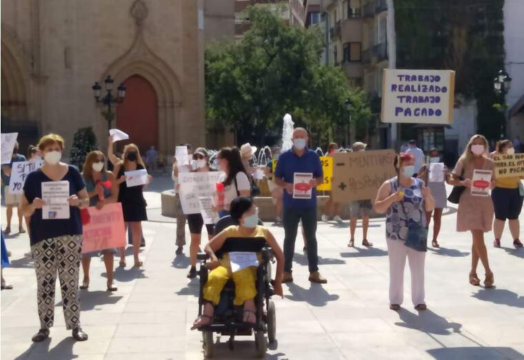 Treballadores del Servei d'Ajuda a Domicili (SAD) de Castelló reclamen cobrar