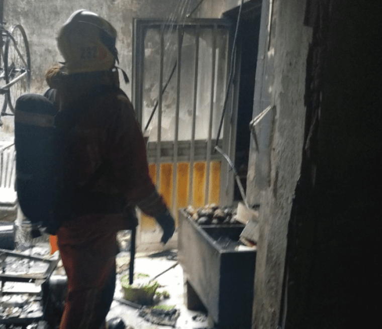 Una anciana patix cremades en la cara i una mà en l'incendi del seu habitatge a LlaurÃ