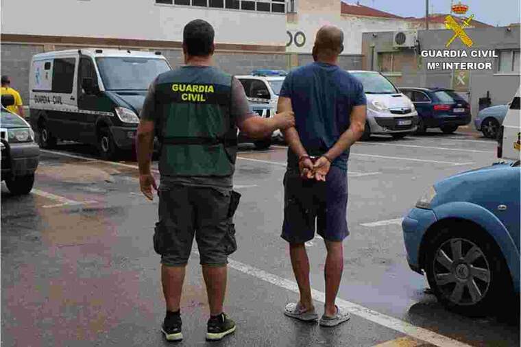 Detingut per estafa en Torrevieja