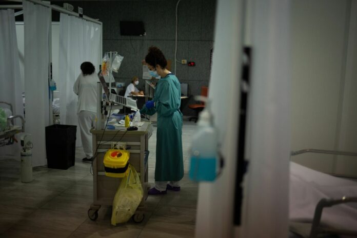 Sanitat ha informat de 345 noves defuncions vinculades a la Covid-19 en les últimes hores Sanitat ha informat de 345 noves defuncions vinculades a la Covid-19 en les últimes hores