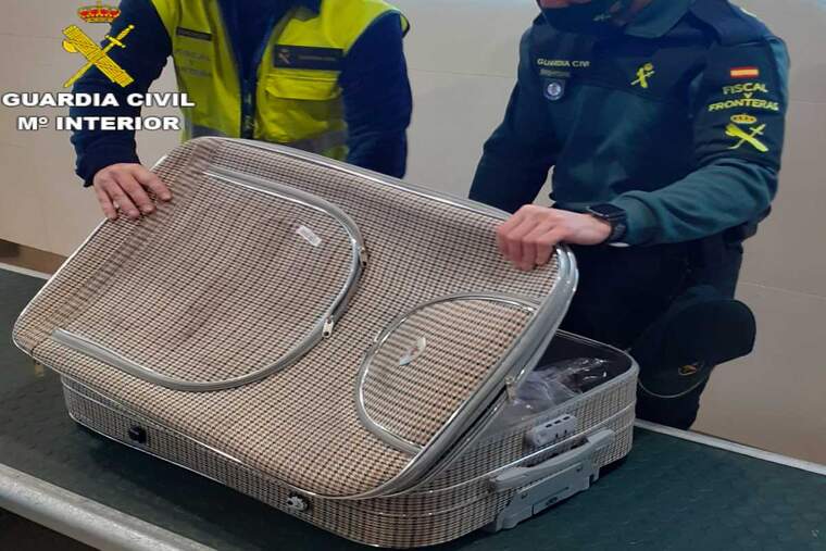 Detecten 100.000 euros en la maleta d'una persona en l'Aeroport de València
