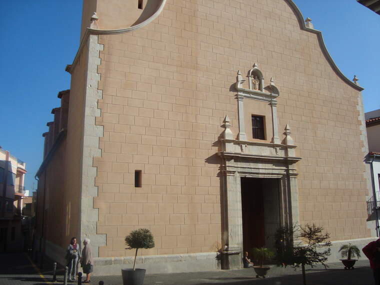 FaÃ§ana de la parrÃ²quia Sagrada FamÃ­lia de la Vilavella (CastellÃ³)
