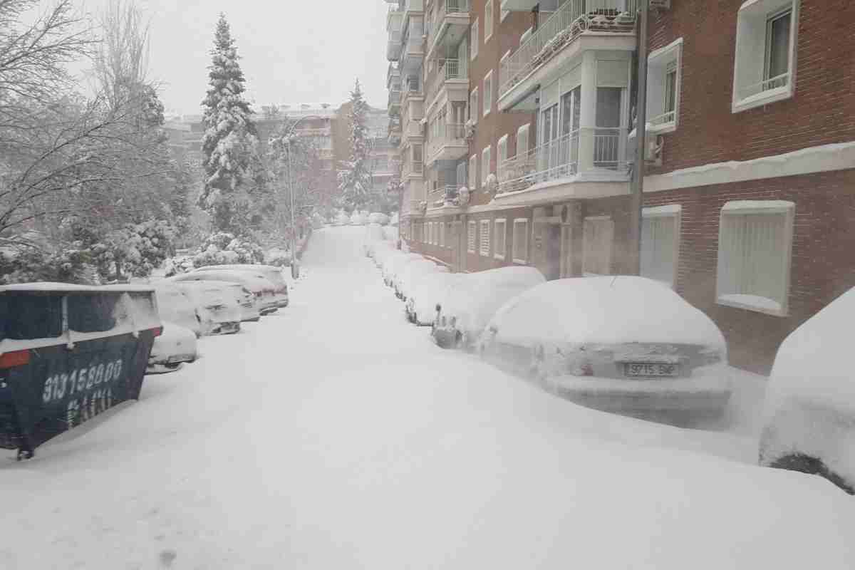 La nevada a la ciutat de Madrid ja acumula més de 40 centímetres i segueix nevant