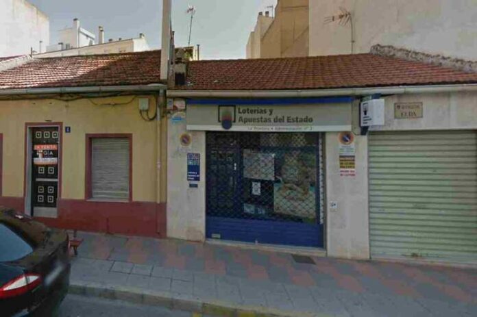 L'afortunat ha comprat el bitllet en Loteries 'La frontera' en Petrer