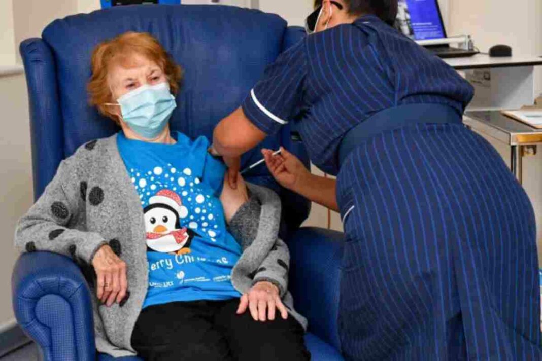 Margaret Keenan, la primera persona del món vacunada contra el coronavirus