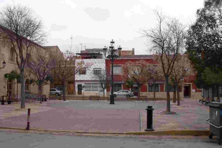 Es tracta d'un confinament que limita l'entrada i eixida de persones en el municipi