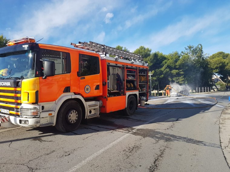 Tasques d'extinciÃ³ dels bombers a Paterna