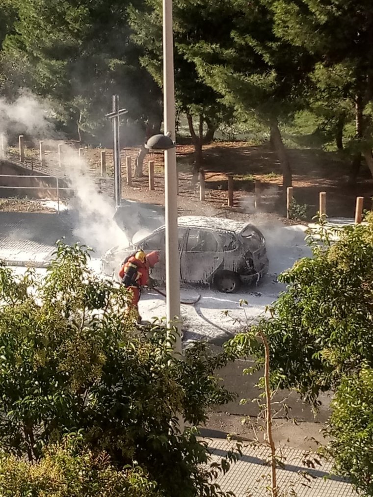 Tasques d'extinciÃ³ dels bombers a Paterna