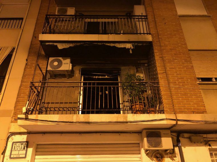 El foc i el fum ha afectat parcialment el balcó