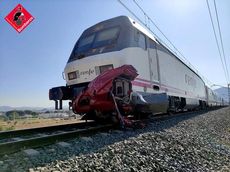Quatre morts després de la col·lisió d'un tren i un cotxe a Novelda