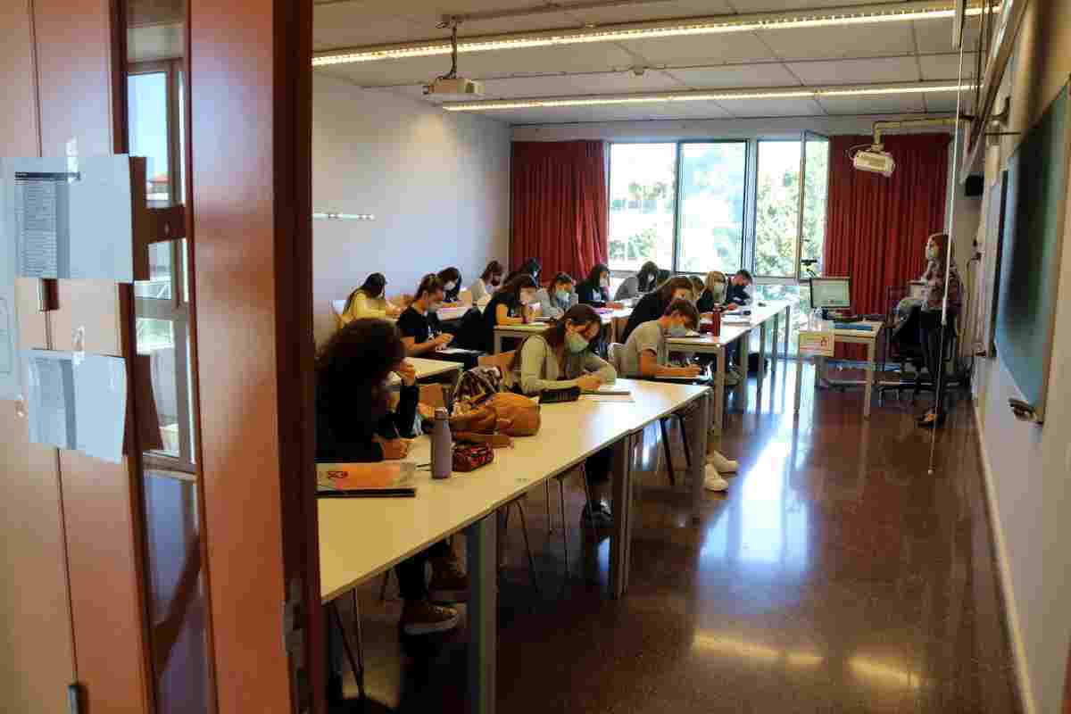 Ara com ara, les universitats públiques catalanes mantenen les classes presencials previstes de cara als pròxims dies.