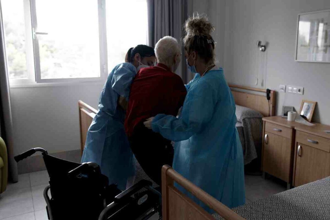 El hombre habría perdido la vida con el arnés que le sujetaba a la silla