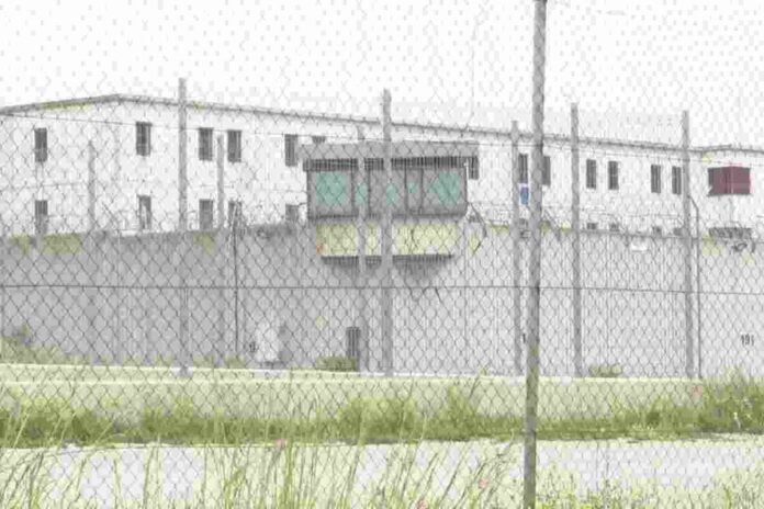 Un possible cas de coronavirus ha obligat a aïllar més de 100 interns