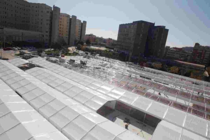 L'hospital de campanya d'Alacant s'ha destinat a acollir a tots els immigrants que arriben al territori valencià L'hospital de campanya d'Alacant s'ha destinat a acollir a tots els immigrants que arriben al territori valencià