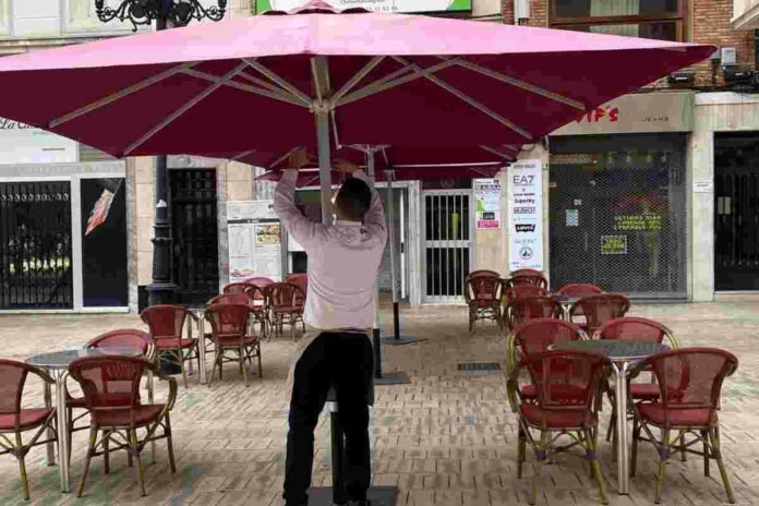 L'hostaleria reobri les terrasses esta setmana L'hostaleria reobri les terrasses esta setmana
